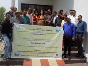 Commemorative photograph of the participants and delegates